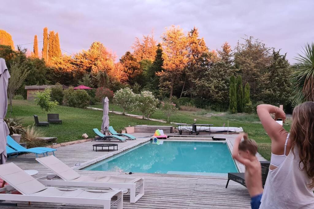 Chalet Bois Cosy Avec Piscine Aix Nature آيكس أومبروفينس المظهر الخارجي الصورة